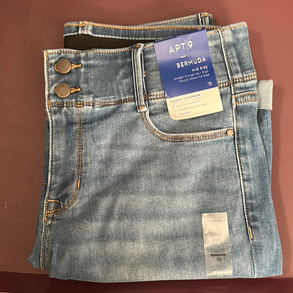 NWT - Apt. 9 Mid-rise Bermuda Shorts - Women's size 10